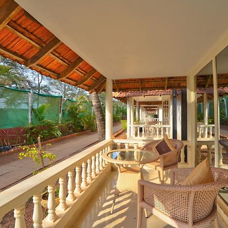 Morjim Holiday Beach Resort Buitenkant foto