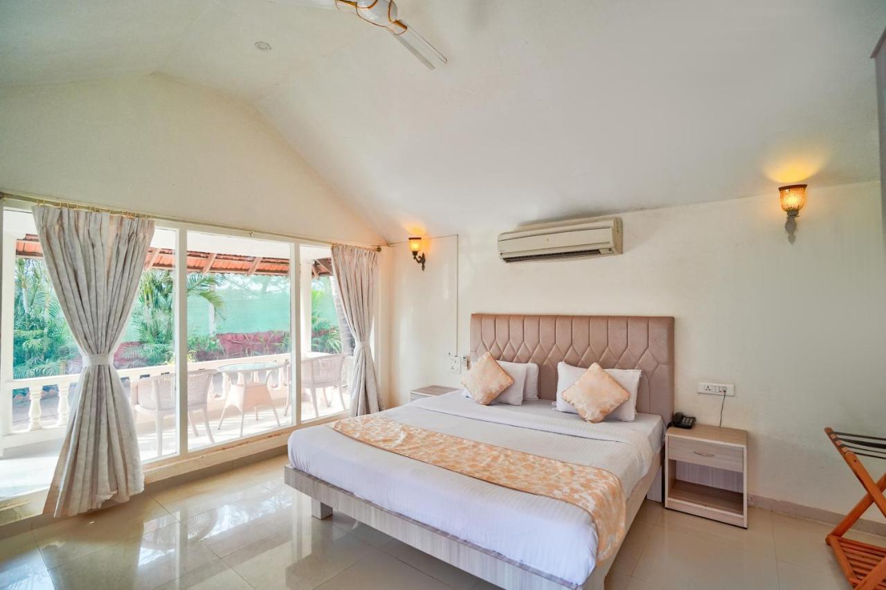 Morjim Holiday Beach Resort Buitenkant foto