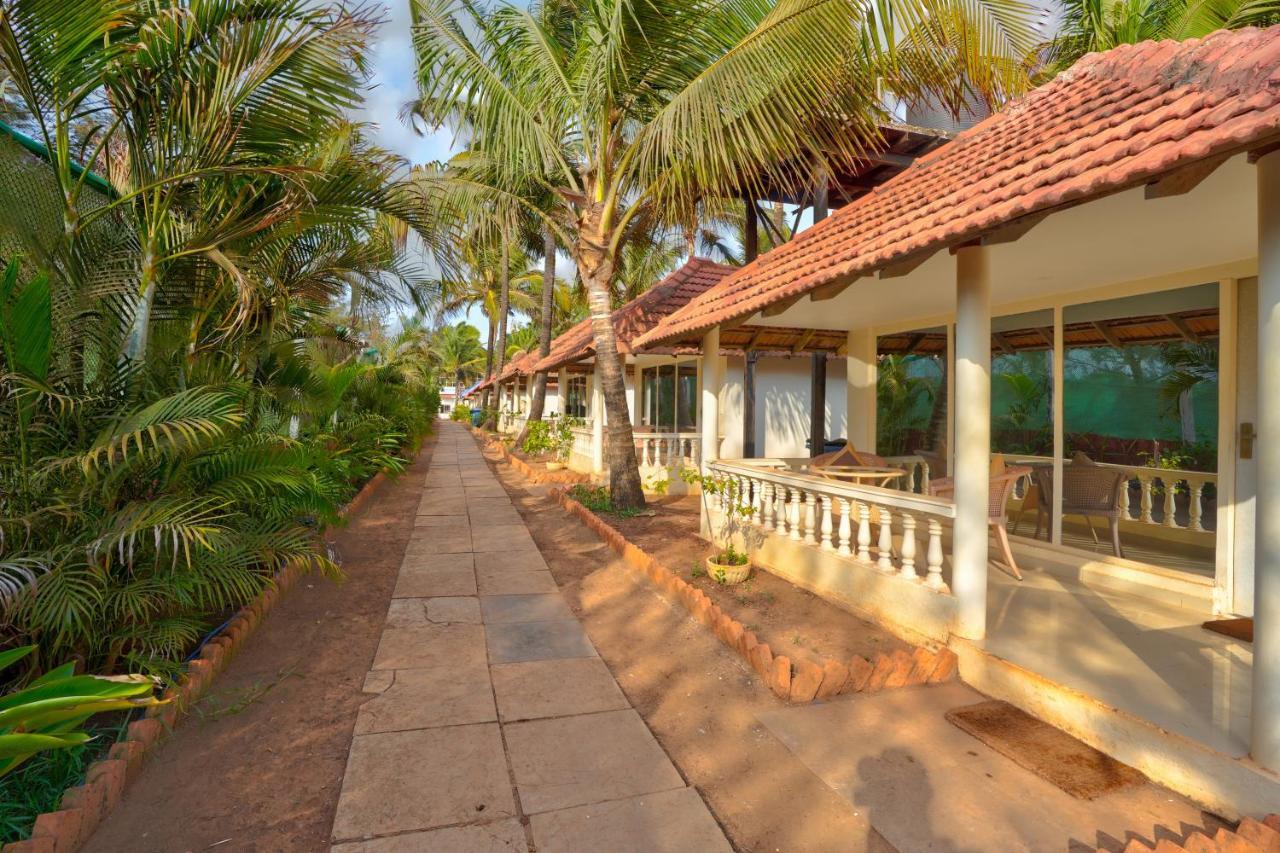 Morjim Holiday Beach Resort Buitenkant foto