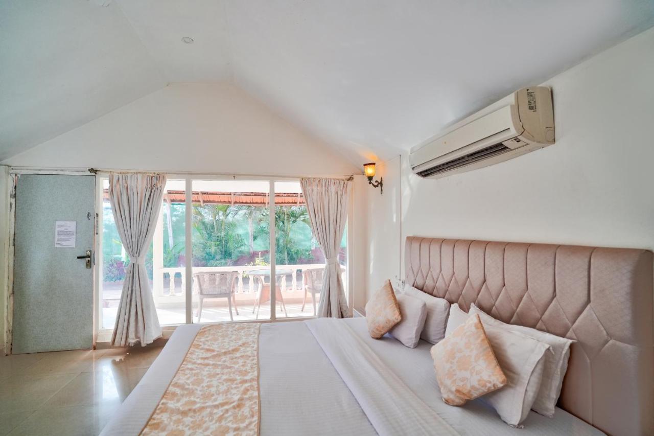 Morjim Holiday Beach Resort Buitenkant foto