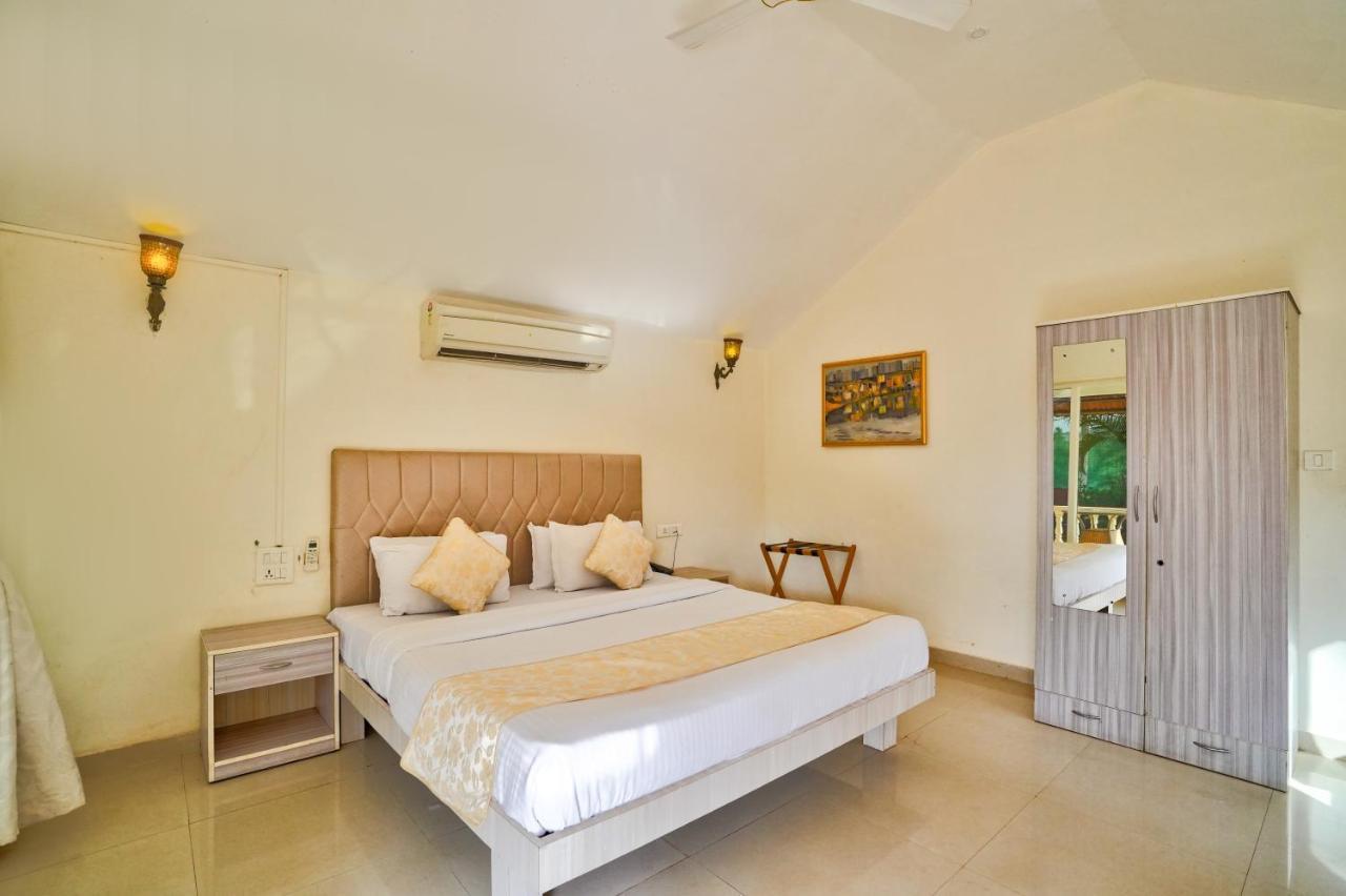 Morjim Holiday Beach Resort Buitenkant foto