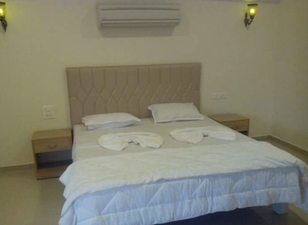 Morjim Holiday Beach Resort Buitenkant foto
