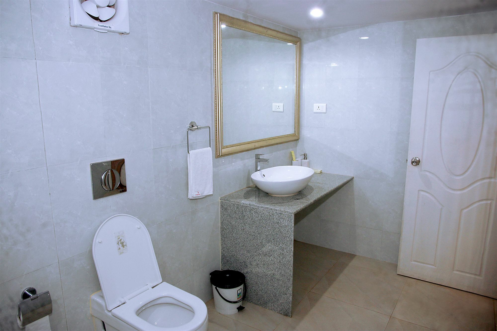 Morjim Holiday Beach Resort Buitenkant foto